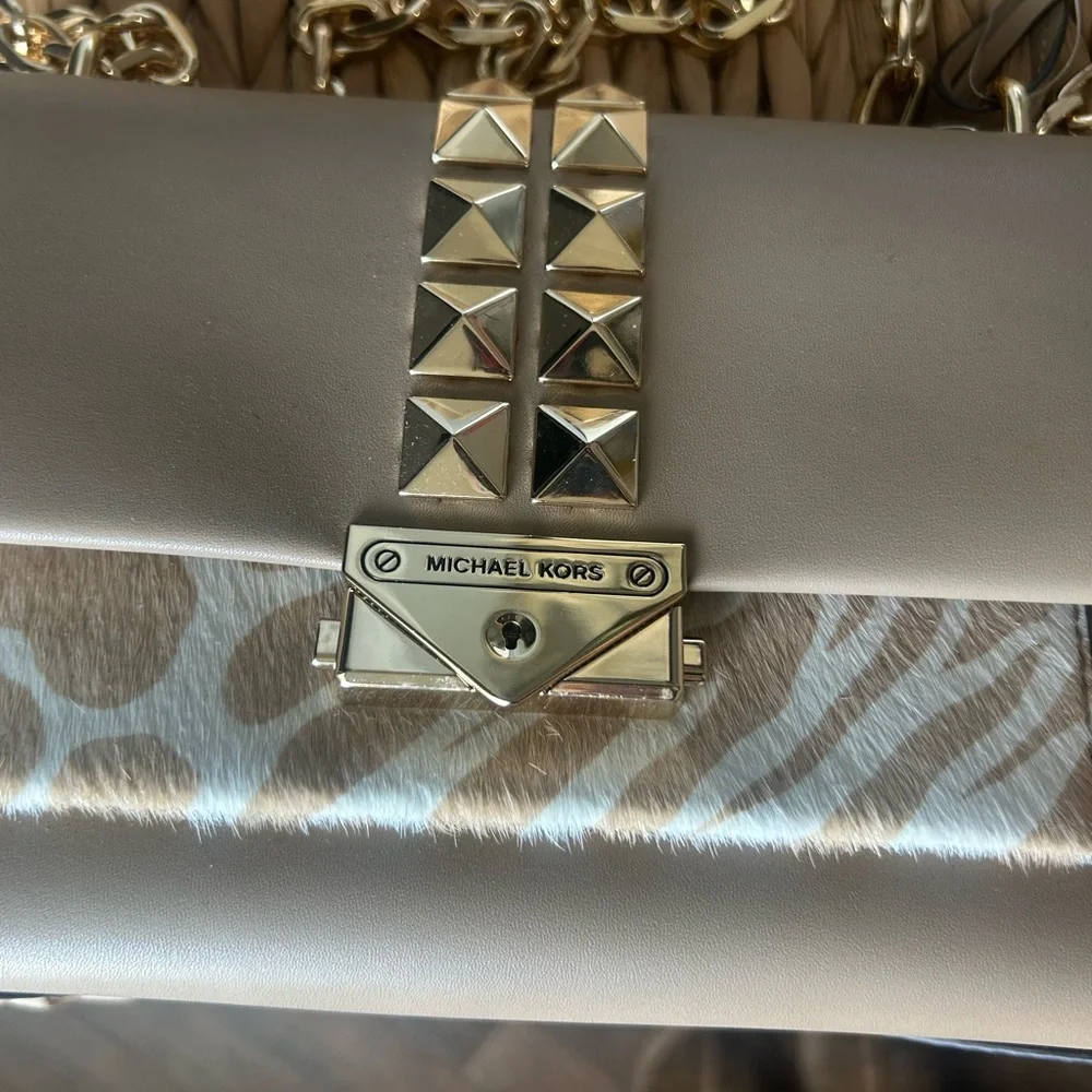 Studded Beige Leather Shoulder Bag - Picture 6 of 13